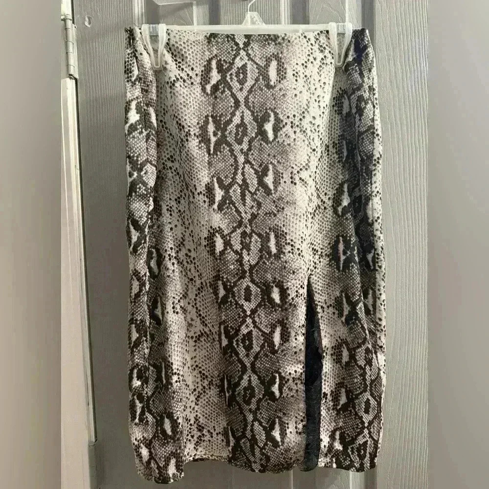 Sen Reptile Snakeskin Print Knee Length Skirt With Lace Split In Front. Small